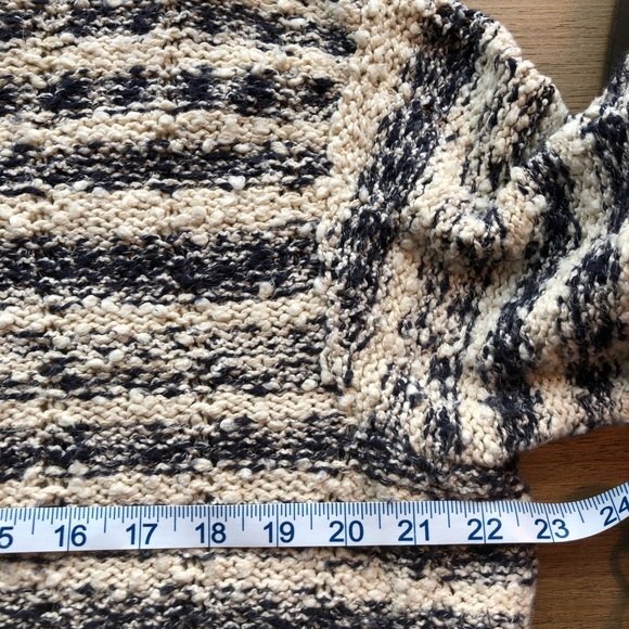 J. Jill Sweater Womens Large Gray Cream Striped Boucle 3D Knit Scoop Neck - Picture 8 of 11